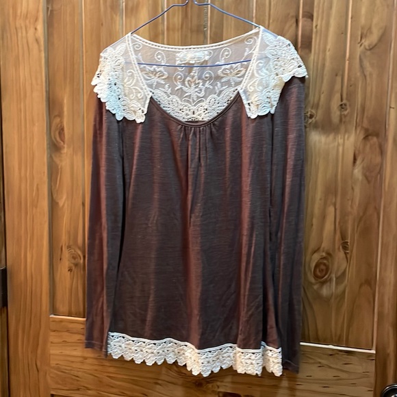 Ladies top - Picture 1 of 3